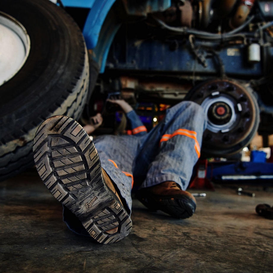 Caliper 6 Brown Aluminum Toe Danner