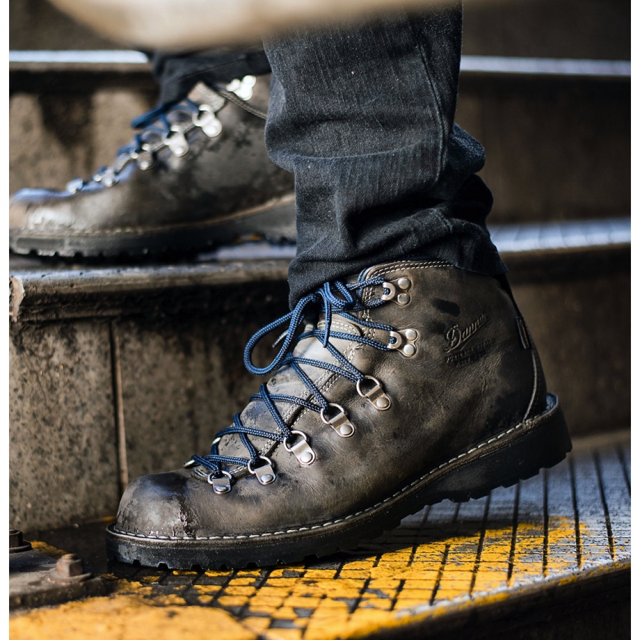 Danner Mountain Pass Gunmetal Shipyard Gunmetal