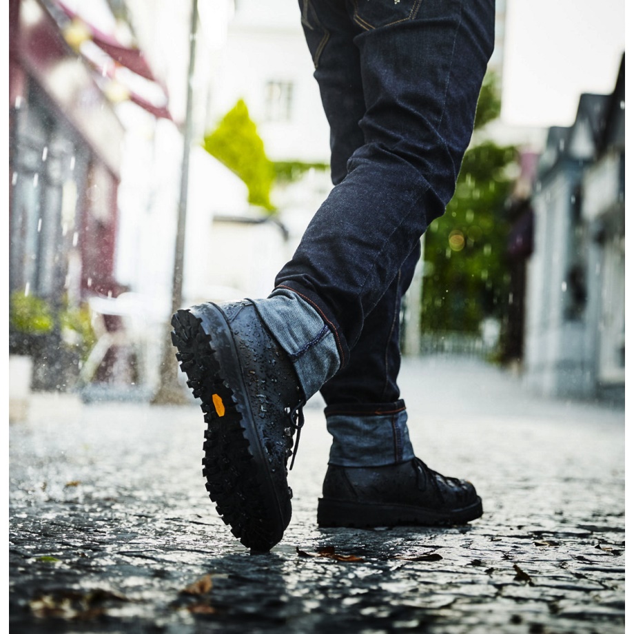 Mountain Light Black Danner