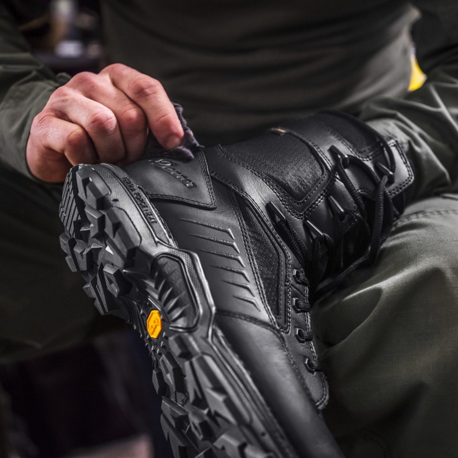 Striker Bolt 8 Black Danner