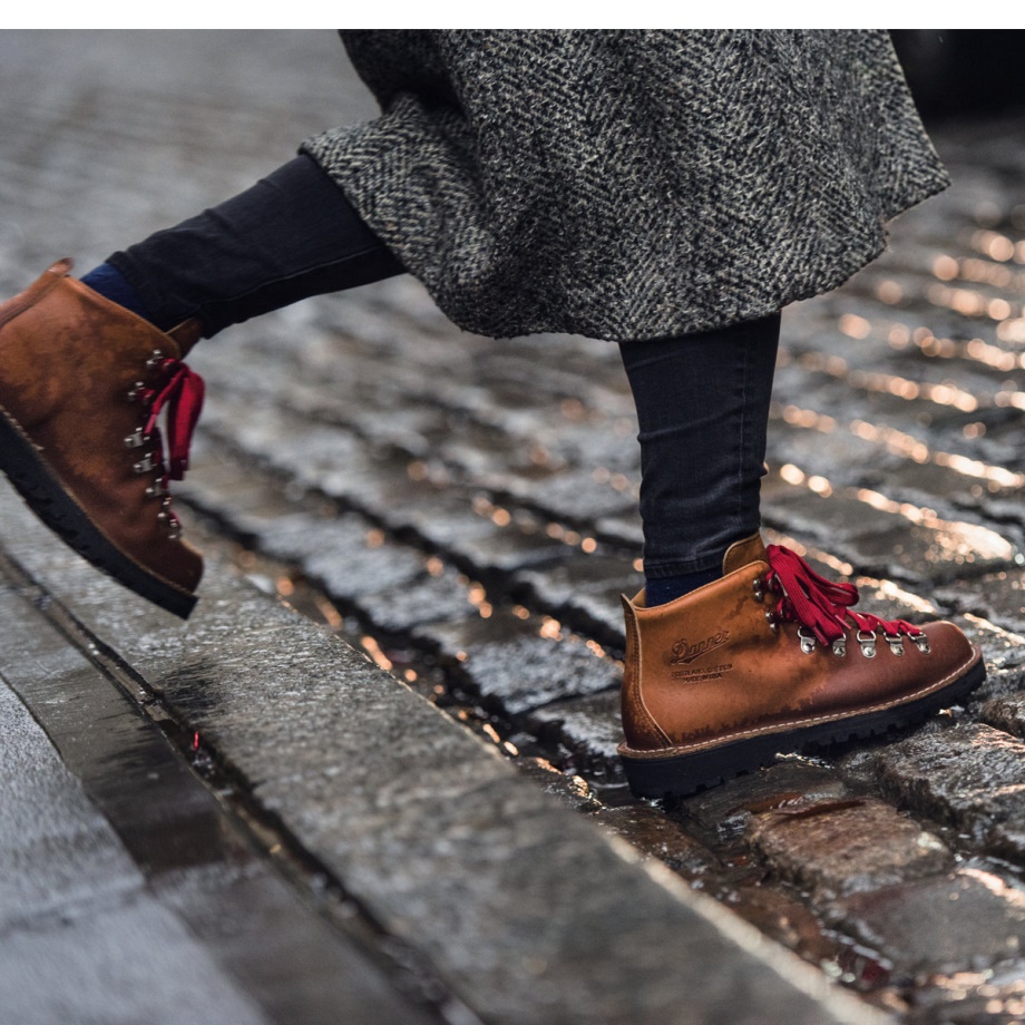 Women's Mountain Light Cascade Danner